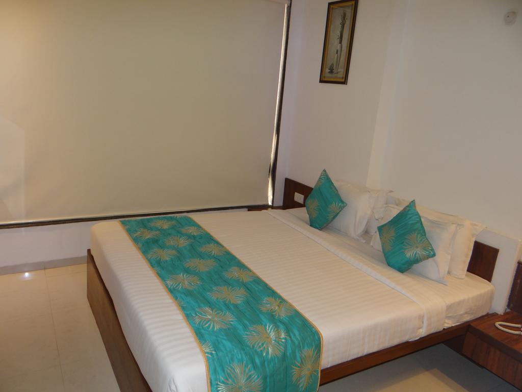 The Temple View Hotel Shirdi Oda fotoğraf